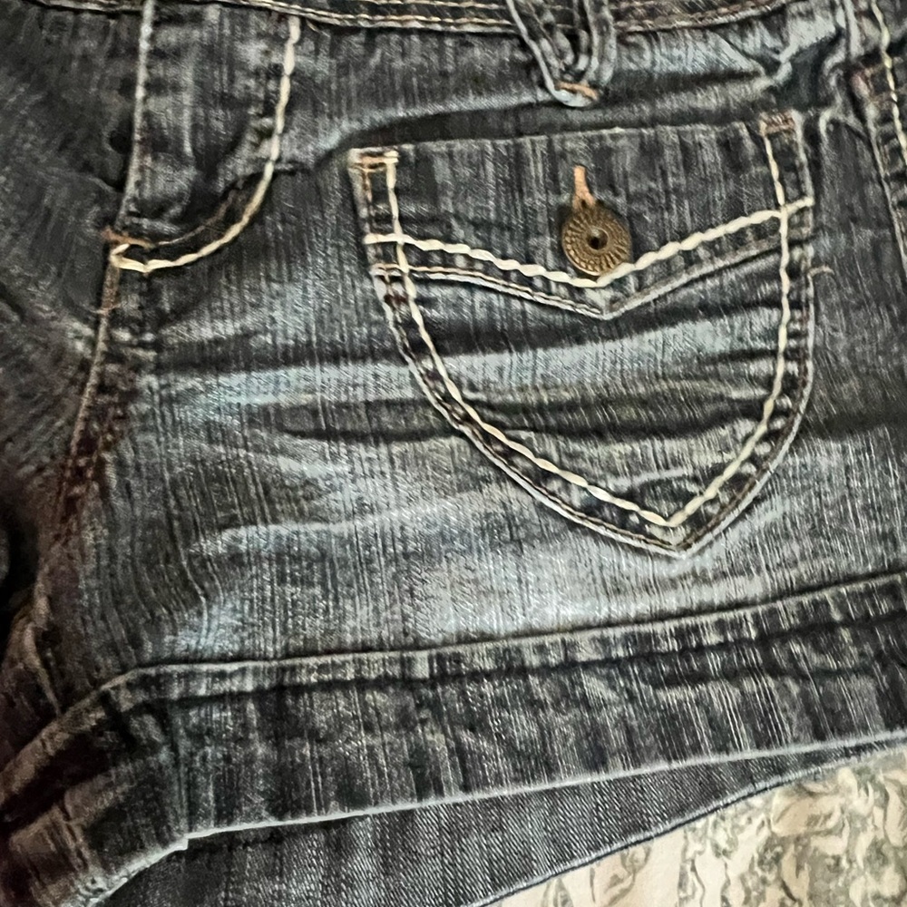 Wildflowers Women's Jean and Red Shorts Collection - Picture 6 of 9